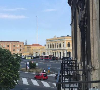 Binario 8 Catania Stazione Centrale Dış mekan fotoğraf