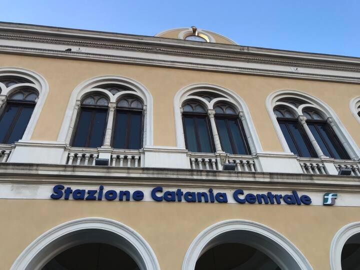 Binario 8 Catania Stazione Centrale Dış mekan fotoğraf