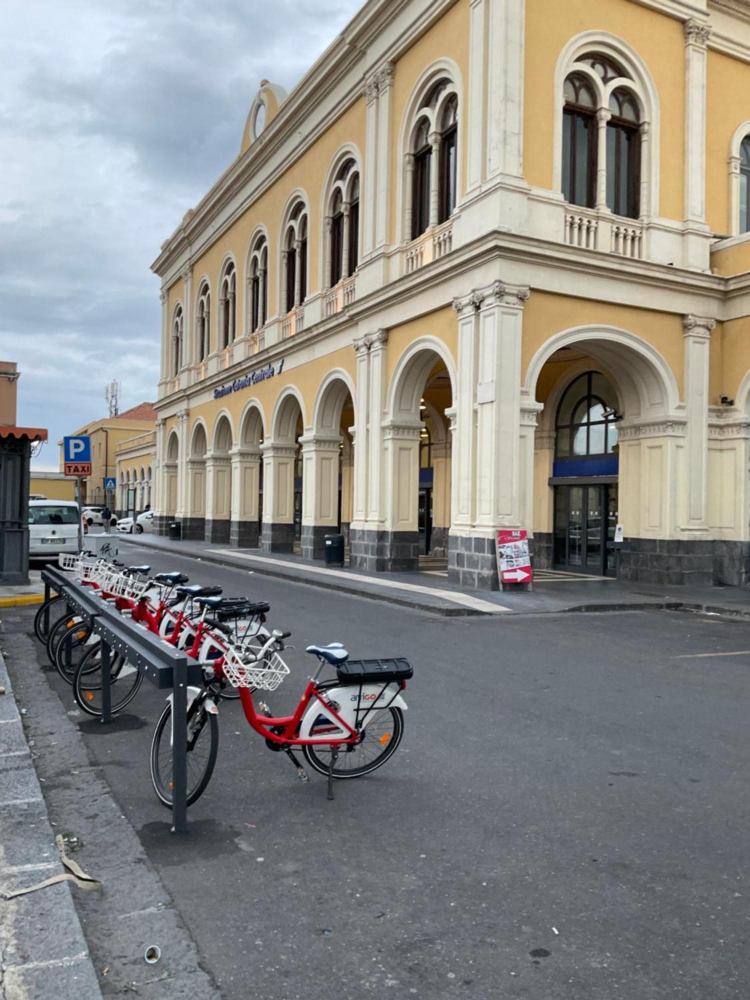 Binario 8 Catania Stazione Centrale Dış mekan fotoğraf